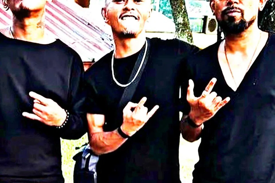 TIGA PEJUANG MUZIK ROK: (Dari kiri) Fuad Rahman, Iskandar Ismail  dan Ryzall Noh terus perjuangkan persada seni tempatan.