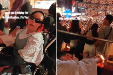 HARAPAN TERCAPAI: Cik Nuruljannah Mohammad Razib, 27 tahun, seorang mangsa kecederaan trauma di otak selepas satu kemalangan pada 2019, menonton persembahan Coldplay pada hari terkahir konsert kumpulan itu pada 31 Januari di Stadium Negara.