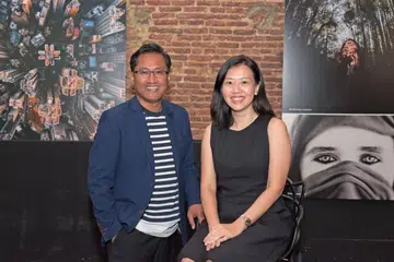 HIMPUNKAN VISUAL ASIA DALAM SATU WADAH: Encik Sa'at dan Cik Lee telah menguji wadah Pixerf sejak 12 bulan lalu sebelum memasarkannya kepada kegunaan perniagaan kelmarin. - Foto BH oleh LEE JIA WEN