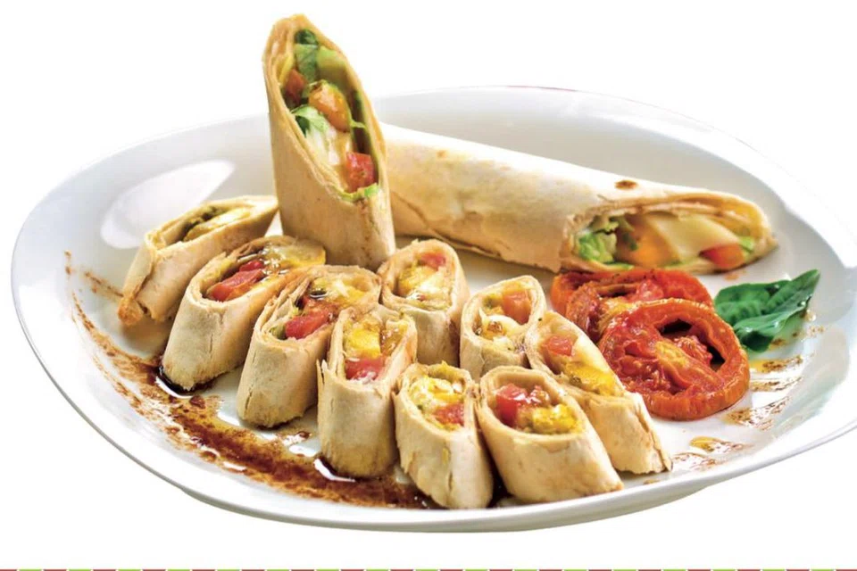 Gulungan ‘tortilla’ mangga dan keju.