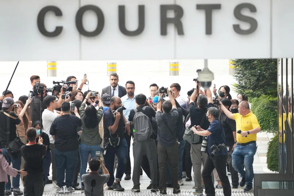 Setiausaha Agung Parti Pekerja (WP) dan Ketua Pembangkang, Encik Pritam Singh, tiba di perkarangan mahkamah untuk mengetahui keputusan perbicaraannya pada 17 Februari.