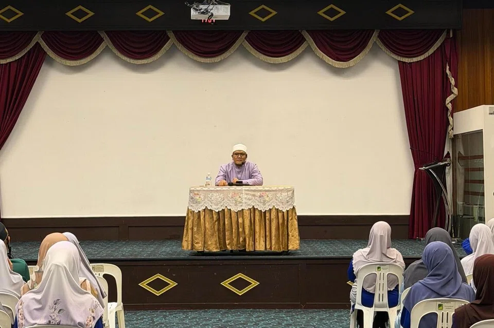 Program Kerohanian yang disampaikan oleh penceramah undangan, Ustaz Irwan Hadi Shuhaimy, pada 5 Februari lalu. Program ini memberi pengisian rohani yang bermakna serta menjadi peringatan demi memperkukuh iman dan amalan dalam kehidupan harian.
