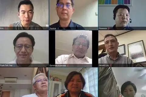 SIDANG TELEVIDEO: Anggota Panel Penasihat Mobiliti Aktif yang dipengerusi Dr Muhammad Faishal Ibrahim bermesyuarat menerusi televideo kerana patuhi arahan 'Pemutus Litar'.