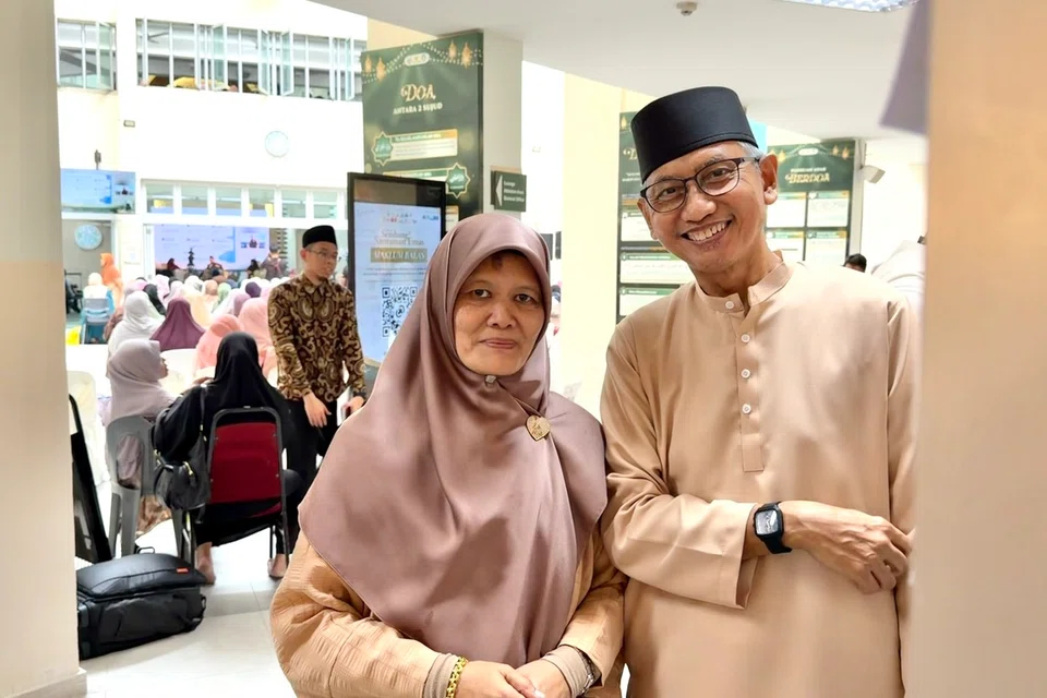 Encik Samsudin dan Cik Norlelah aktif menyertai program Santunan Emas sejak Oktober 2024 bagi menjaga kesihatan dan mengeratkan hubungan sosial.