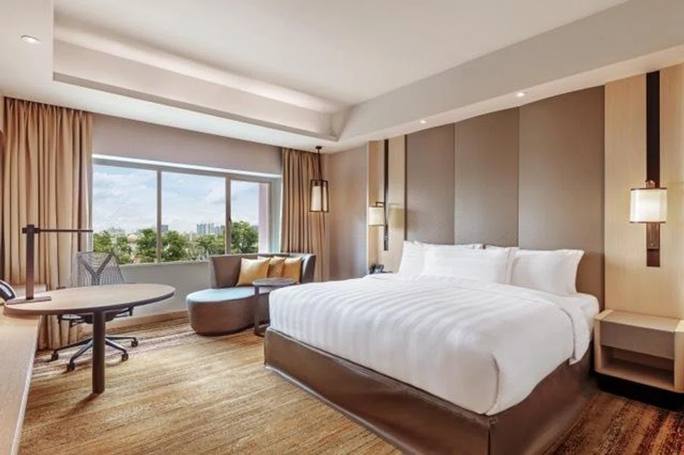 Bilik ‘deluxe’ PARKROYAL on Beach Road.
