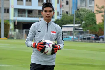 Penampilan terakhir penjaga gol, Izwan Mahbud, bagi Singapura adalah pada Jun 2021, semasa menentang Arab Saudi dalam perlawanan kelayakan Piala Dunia.