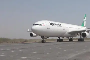 Pesawat syarikat penerbangan Iran, Mahan Air, mendarat di Lapangan Terbang Hodeidah, Yaman, pada 13 Julai 2026. Mahan Air dilaporkan menggantung penerbangannya ke Turkey atas permintaan pemerintah negara itu, sedang Amerika Syarikat meningkatkan tekanan terhadap syarikat penerbangan Iran menerusi sekatan yang turut menyasarkan pihak yang menyediakan bahan api, perkhidmatan pendaratan dan penjualan tiket.