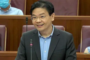 "Ramai anggota pembangkang, kededua WP dan PSP menentang idea menaikkan GST - mendakwa yang bayaran (bantuan diberikan) adalah sementara dan GST adalah regresif serta menjejas golongan miskin dengan tidak adil. Tetapi dakwaan tidak berasas itu tidak mengendahkan cara kita laksanakan GST di Singapura." - Menteri Kewangan, Encik Lawrence Wong (atas).