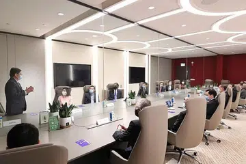 PERBOLEH PERTEMUAN PERNIAGAAN DISAMBUNG: Kemudahan di Connect@Changi bertujuan membolehkan pertemuan perniagaan antarabangsa disambung dalam keadaan normal. - Foto MCI