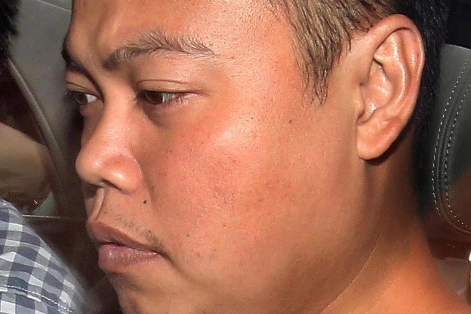 Iskandar Rahmat dijatuhi hukuman gantung pada 4 Disember 2015 selepas disabitkan dengan pembunuhan Encik Tan Boon Sin dan anaknya, Encik Tan Chee Heong, di Kovan pada 2013.