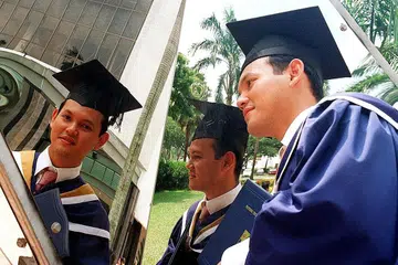 TIGA PERANAN: Bermula sebagai seorang pelajar Skim Tuisyen Mendaki, Encik Zaqy kemudian menyumbang kembali sebagai seorang tutor semasa di NTU. Beliau dilantik Timbalan Pengerusi Yayasan Mendaki sejak 2018. - Foto fail