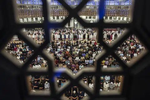 Malaysia sebagai negara berbilang kaum dan agama tidak pernah menyekat kebebasan beragama untuk orang bukan Islam. 