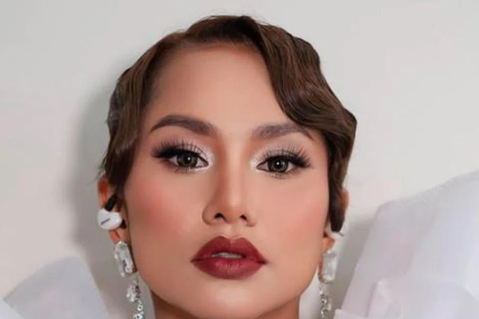 UNDUR DIRI: Elly Mazlein yang merupakan salah seorang daripada tiga pengacara rancangan popular, ‘All Stars Gegar Vaganza’, bertekad meninggalkan program itu namun akan tetap menyokongnya.