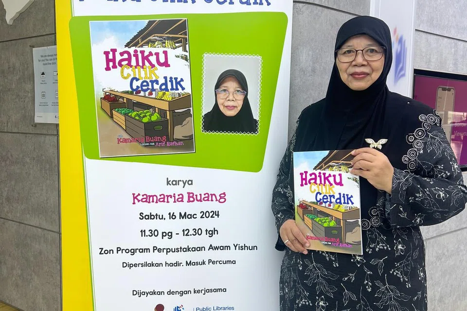 Kamaria Buang melancarkan buku barunya, Haiku Cilik Cerdik, pada 16 Mac. Buku itu mengenalkan pembacanya kepada beberapa jenis buah-buahan dan sayur-sayuran dengan menggunakan ‘haiku’.