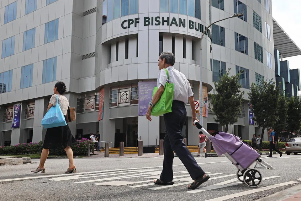 Dana SRS adalah simpanan persaraan secara sukarela yang disumbang pekerja setempat di samping skim Tabung Simpanan Pekerja (CPF).