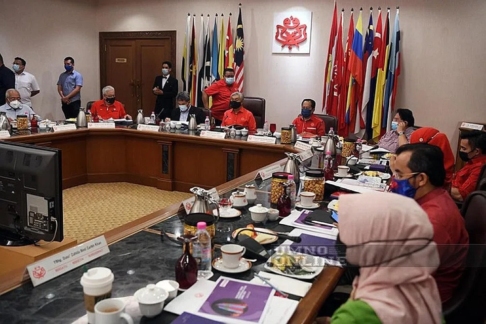SEDIA HADAPI PEMILIHAN KEPIMPINAN PARTI: Majlis Tertinggi Umno yang dipimpin Datuk Seri Dr Ahmad Zahid Hamidi merupakan badan yang menjalankan pentadbiran hal ehwal Umno dan memutuskan pemilihan kepimpinan terus dijalankan tahun ini meskipun perhimpunan agungnya terpaksa ditangguh sejajar Proklamasi Darurat dan Perintah Kawalan Pergerakan Malaysia yang diumumkan minggu lalu. - Foto MEDIA UMNO