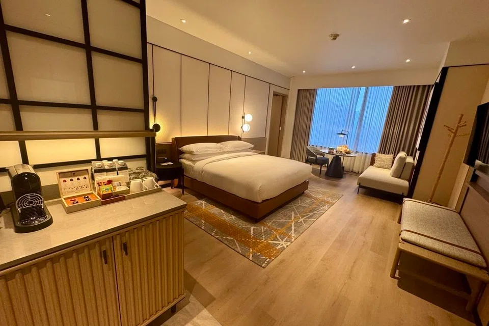 Bilik ‘Family’ yang dilengkapi katil ‘king size’ dan juga kemudahan asas.