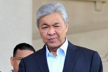 LANGKAH WAJAR: Tindakan Presiden Umno, Datuk Seri Dr Ahmad Zahid Hamidi, mengutamakan kepentingan rakyat dan kesihatan dalam membuat 'gencatan politik' menyentuh soal kepimpinan dan kerjasama dalam Perikatan Nasional. - Foto THE STAR