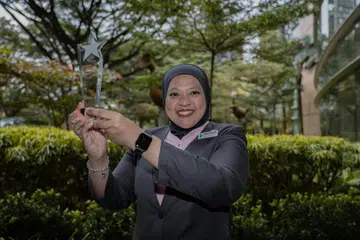SIKAP TENANG DIIKTIRAF: Cik Nennie Fadillah Hasnawi, 45 tahun,  salah seorang penerima Anugerah Superstar di Anugerah Perkhidmatan Kesihatan Bermutu Singapura (SHQASA) 2024 pada 23 Januari.