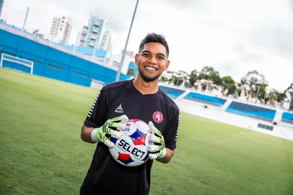 Izwan, perkahwinan, bola