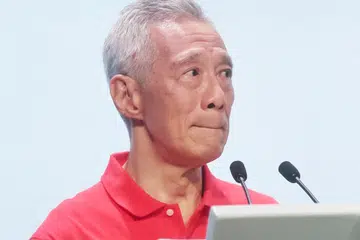 Perdana Menteri Lee Hsien Loong kelihatan sebak tatkala menyampaikan ucapan Rapat Hari Pekerja beliau yang terakhir sebagai perdana menteri pada 1 Mei.