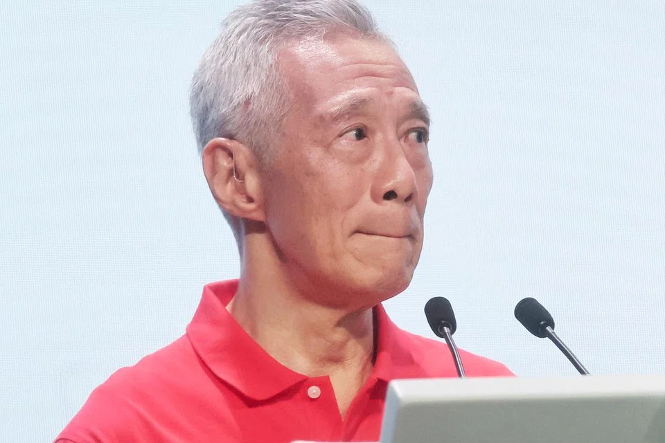 Perdana Menteri Lee Hsien Loong kelihatan sebak tatkala menyampaikan ucapan Rapat Hari Pekerja beliau yang terakhir sebagai perdana menteri pada 1 Mei.