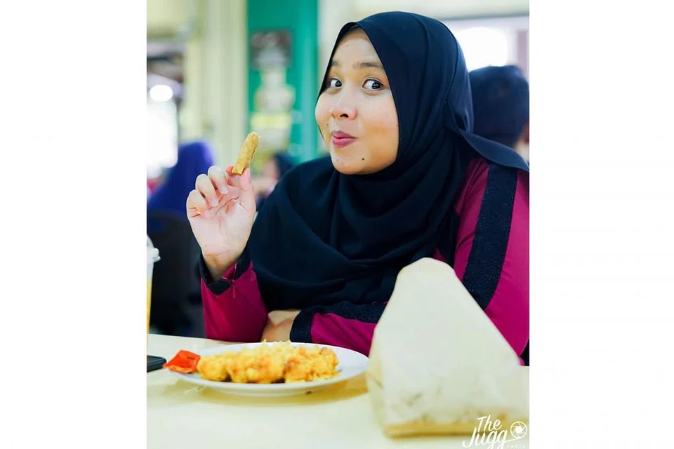CIK JUMAIYAH MAHATHIR: Ingin tingkatkan pengetahuan mengenai makanan halal di kalangan masyarakat Islam Singapura, sesuai dengan misi awal Halalfoodhunt, 'Halal first, everything else later'. Cik Jumaiyah ialah pengasas bersama Halalfoodhunt. - Foto ihsan JUMAIYAH MAHATHIR