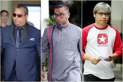 (Dari kiri) Staf Sarjan Abdul Rahman Kadir, Staf Sarjan Mohamed Hafiz Lan, dan Sarjan Muhammad Zuhairi Zainuri masing-masing didakwa pada Jumaat, atas satu tuduhan menghalang proses keadlian dengan sengaja. -Foto BH oleh WONG KWAI CHOW. 