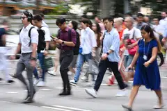 Kenaikan kos tenaga kerja dan ketidaktentuan berterusan terhadap prospek perniagaan mendesak syarikat untuk menjadi lebih berwaspada.