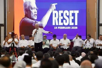 Gerakan Reset yang diketuai mantan Timbalan Presiden Parti Pribumi Bersatu Malaysia (Bersatu), Datuk Seri Hamzah Zainudin (berdiri) yang dipecat pada 13 Februari lalu, bersedia menyertai gelanggang Pilihan Raya Negeri Johor.