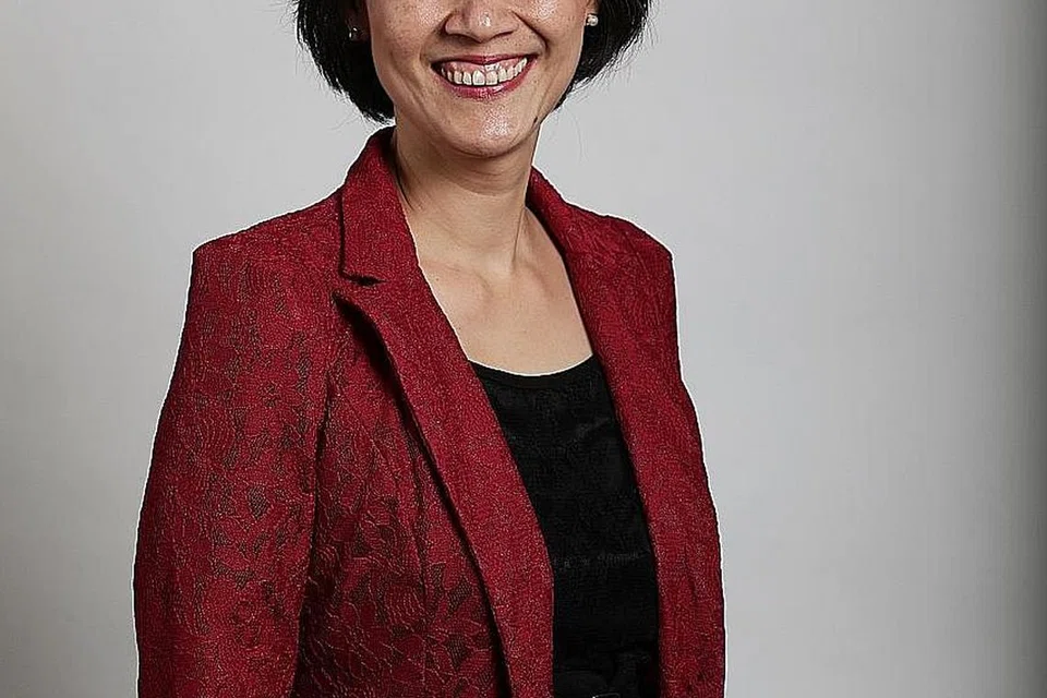 Cik Joan Pereira.