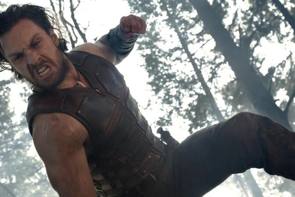 Kraven, atau Sergei (lakonan  Aaron Taylor-Johnson), tidak mempedulikan sama ada individu yang bersalah itu anggota keluarganya sendiri kerana baginya, yang salah tetap perlu dihukum.