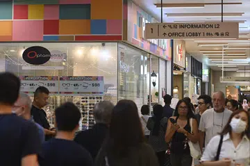Jualan runcit Singapura secara mengejut merosot sebanyak 0.7 peratus pada November 2024 dengan prestasi bercampur-campur merentas industri.
