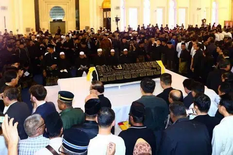 Sultan Hassanal Bolkiah dari Brunei antara yang dijangka menyertai Gabenor Taib Mahmud, Perdana Menteri Datuk Seri Najib Tun Razak, dan pemimpin negeri serta persekutuan di upacara pengebumian Allahyarham Tan Sri Adenan Satem. 