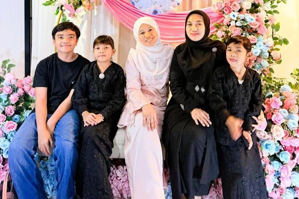 Cik Norjahizan Jaapar (tengah), berkata kenaikan harga barangan dapat diatasi dengan menyesuaikan jumlah jemputan dan jenis hidangan.