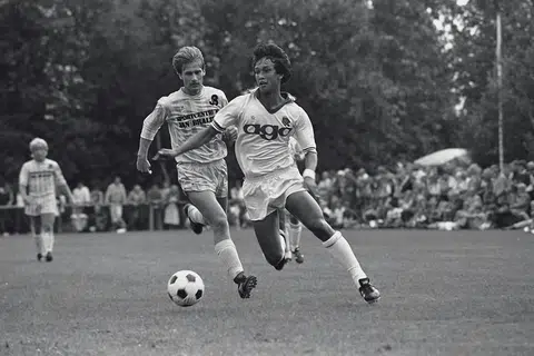 Fandi Ahmad mencapai kedudukan pertama undian dalam talian, Pemain Terbaik Eredivisie Gabungan Bola Sepak Asia (AFC). - FOTO: Fail.