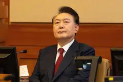 Presiden Korea Selatan Yoon Suk Yeol menghadiri perbicaraan kelapan kes pemecatannya di Mahkamah Perlembagaan di Seoul pada 13 Februari.