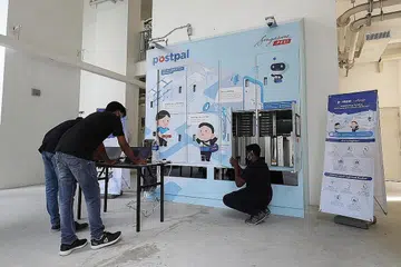 MUDAH AMBIL MEL: PostPal akan membolehkan penduduk menerima pemberitahuan mengenai penghantaran mel melalui aplikasi mudah alih. - Foto ZAOBAO