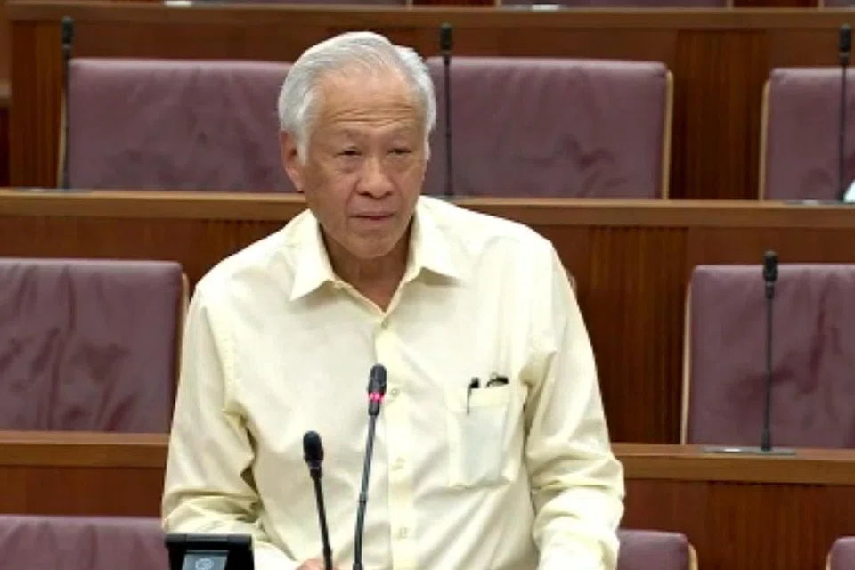 Dr Ng Eng Hen memulakan tugas di Kementerian Tenaga Manusia (MOM) pada waktu yang sukar, ketika negara sedang pulih daripada wabak Sars.