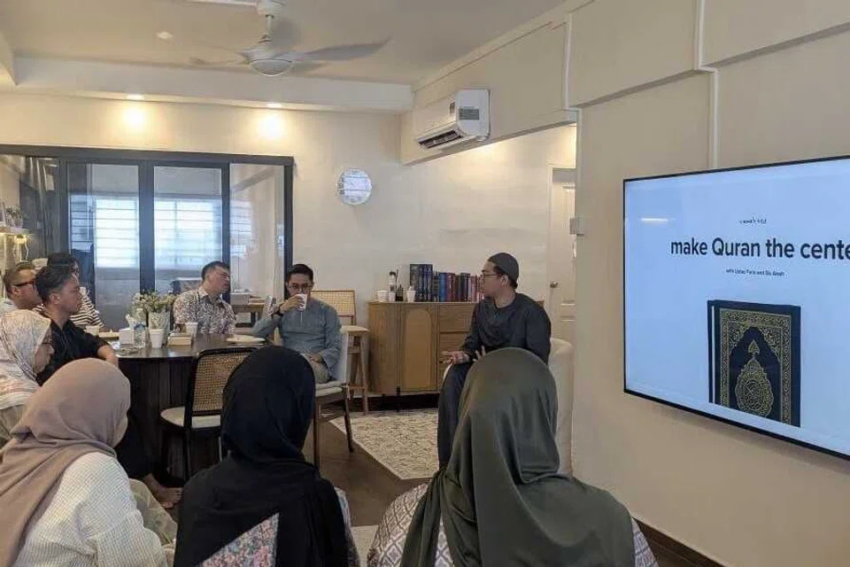 Sekitar 90 peratus pelajar Ustaz Faris mengenalinya menerusi TikTok, selepas beliau mula menggunakan wadah itu untuk berkongsi perjalanan peribadinya mendekati Al-Quran.