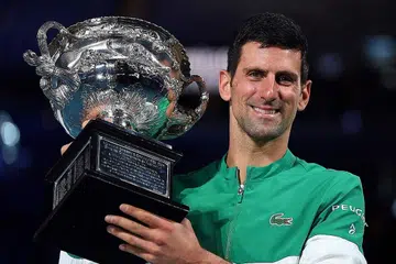 MENANG SEMBILAN KALI: Djokovic juga juara Terbuka Australia 2021. - Foto fail