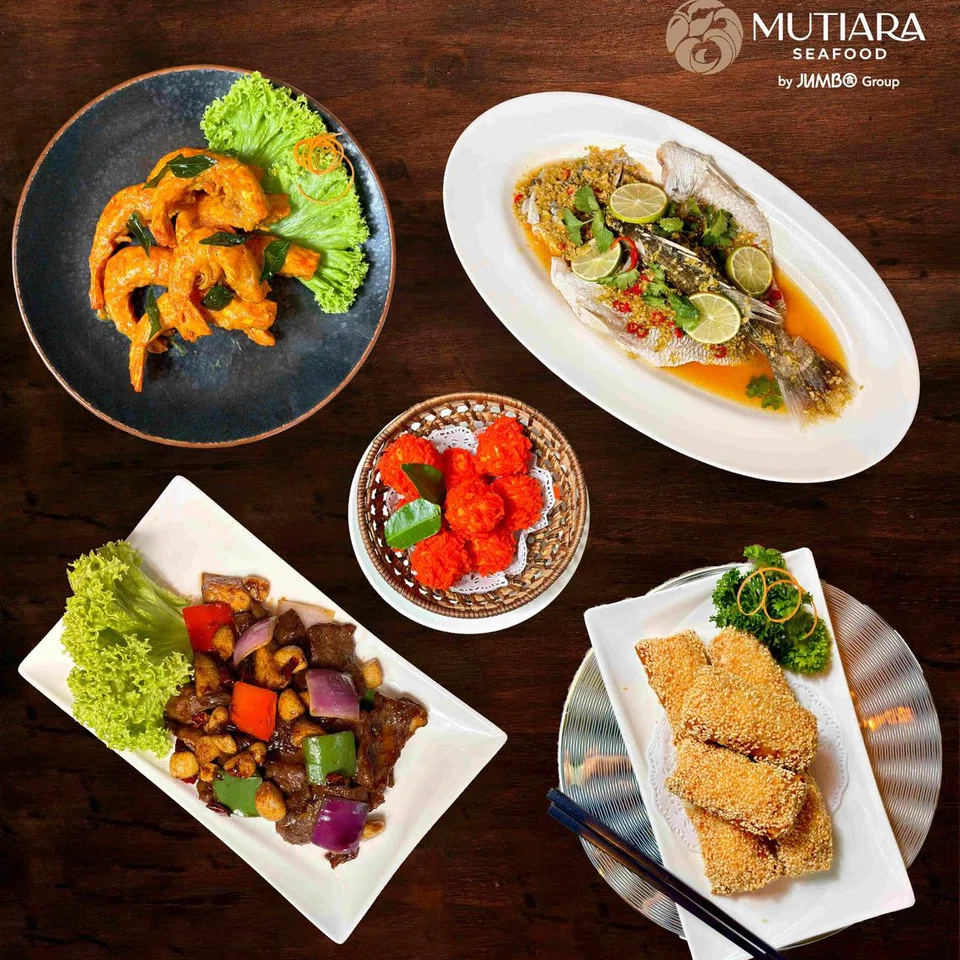 Menu perayaan Mutiara Seafood.