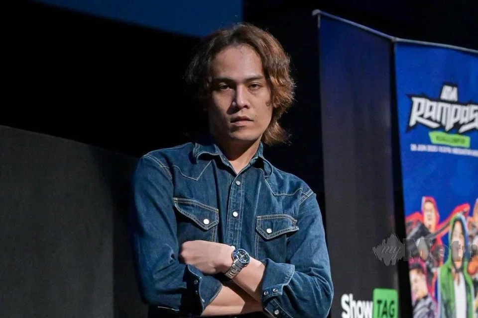 Penyanyi dan pencipta lagu Malaysia, Akim Ahmad tekad berhenti rokok demi kesihatan dan kini lebih bertenaga di atas pentas. 