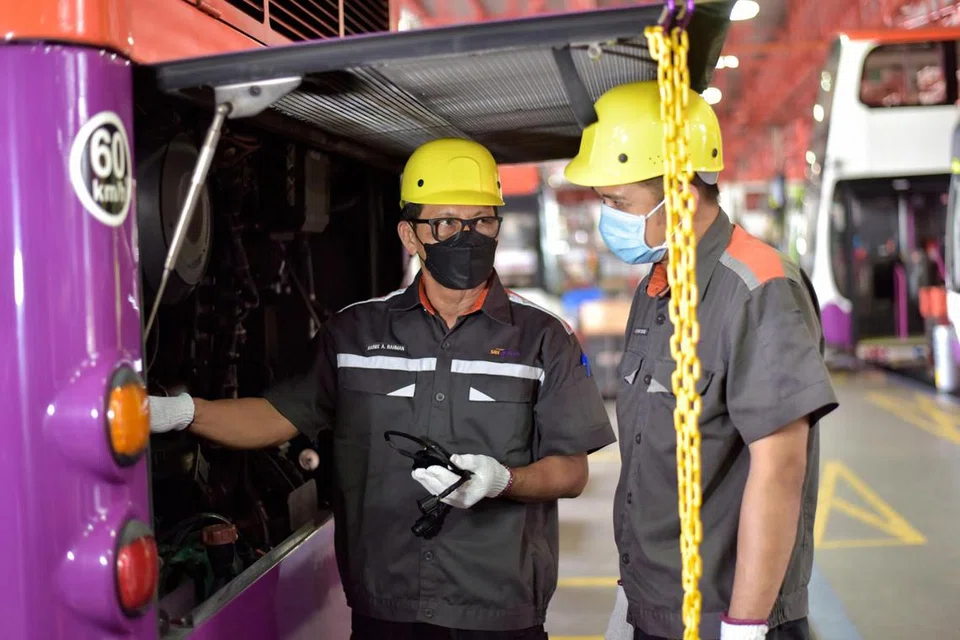 LEBIH KUAT LEBIH BAIK: Maksimumkan kekuatan kita dengan menjadi Mukmin yang lebih produktif dan kuat dalam segala aspek. Daripada aspek kekuatan pada iman, kesihatan, harta, bakat, dan lain-lain. Sebagai contoh, jika kurang ilmu, usahakan untuk sambung belajar. Jika tidak cukup kemahiran, ambil kursus-kursus yang dapat membantu meningkatkan kemahiran dan maklumat terkini.