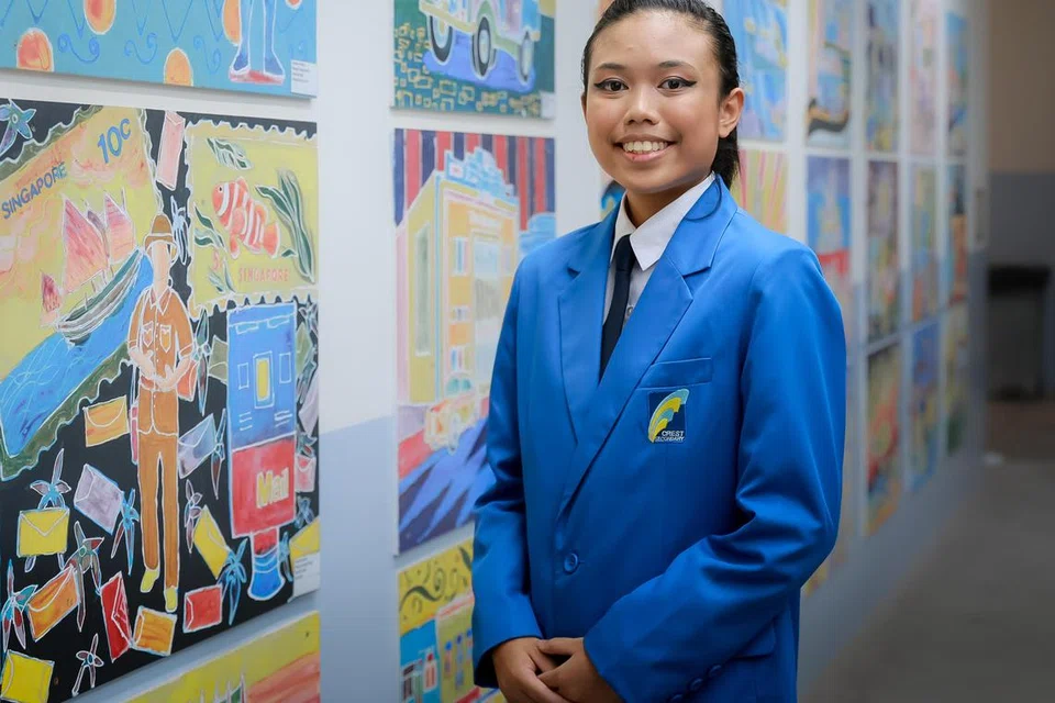 KEMBANGKAN MINAT: Pelajar Sekolah Menengah Crest, Dewi Virianna Elvia Mohammed Nizam, seronok timba pengalaman berasas realiti. 