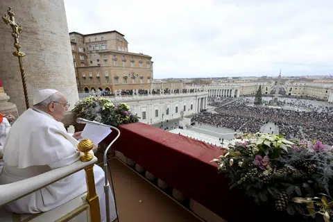 SERU KEMBALIKAN KEAMANAN: Dalam ucapan Hari Krismasnya, Paus Francis menyeru ditamatkan peperangan di Gaza dan beberapa negara di dunia yang dilanda konflik, seperti Ukraine, Syria, Yaman, Lebanon, Armenia dan Azerbaijan. 