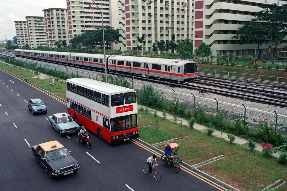 Kereta api MRT mula beroperasi di Singapura pada 1987.