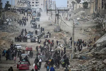 Penduduk Palestin yang dipindahkan secara dalaman tiba dari selatan Gaza melalui jalan Al Rashid ke Bandar Gaza, utara Semenanjung Gaza, pada 28 Januari 2025. Menurut Pertubuhan Bangsa-Bangsa Bersatu (PBB), sekurang-kurangnya 1.9 juta orang (atau sembilan daripada sepuluh orang) di seluruh Semenanjung Gaza telah dipindahkan secara dalaman, termasuk orang yang berulang kali dipindahkan.