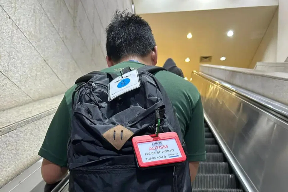 Remaja yang mempunyai autisme, Muaz Muhammad Hafiz, 15 tahun, terkandas di stesen MRT Jurong East semasa gangguan kereta api pada 25 September.