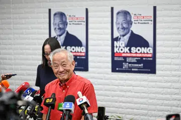 UCAP SELAMAT: Encik Ng Kok Song gembira dapat memberi warga Singapura peluang melaksanakan hak mereka untuk mengundi dan mengucapkan selamat kepada bakal Presiden.